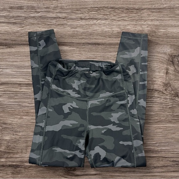 Athleta Ultimate Stash Pocket Camo 7/8 tight Sz: XS - Picture 3 of 16